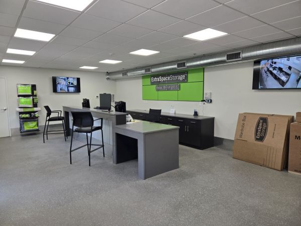Extra Space Storage - 6727 - Grand Rapids - Broadway Ave NW - 1615 Broadway Avenue Northwest