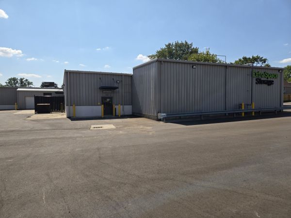 Extra Space Storage - 6727 - Grand Rapids - Broadway Ave NW - 1615 Broadway Avenue Northwest