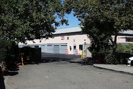 Valley Self-Storage - 3006 Gardella Plaza