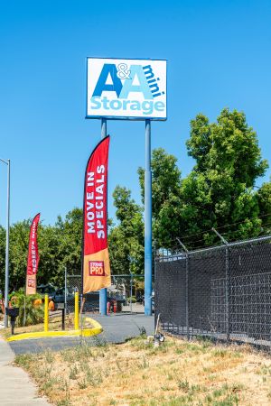 A&A Mini Storage - 1025 Industrial Way