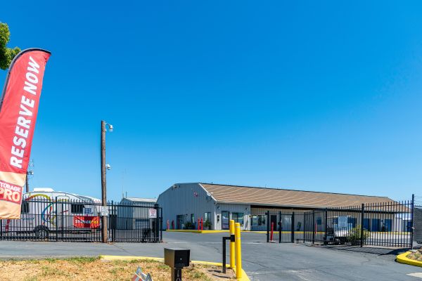 A&A Mini Storage - 1025 Industrial Way