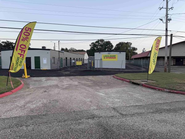 Lockaway Storage South Lake - 3107 South Lake Drive