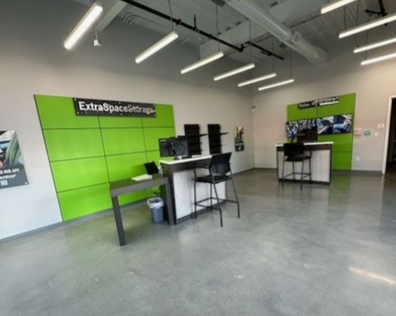 Extra Space Storage - 6781 - Tarzana - Oxnard St - 18618 Oxnard Street
