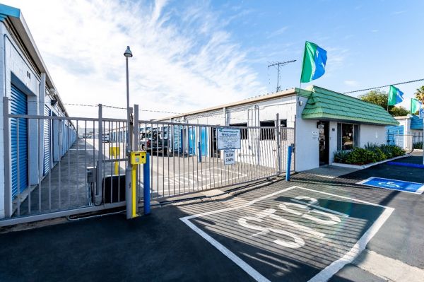 Storage Etc. - Anaheim - 900 East Orangethorpe Avenue