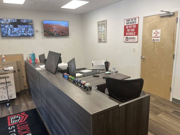 Lock & Roll Storage - Roanoke - 4142 Melrose Avenue Northwest