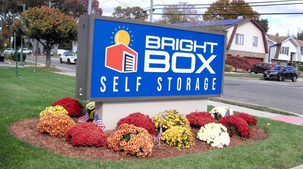 1/2 off your rent the 1st 3 months. - 639 South Avenue