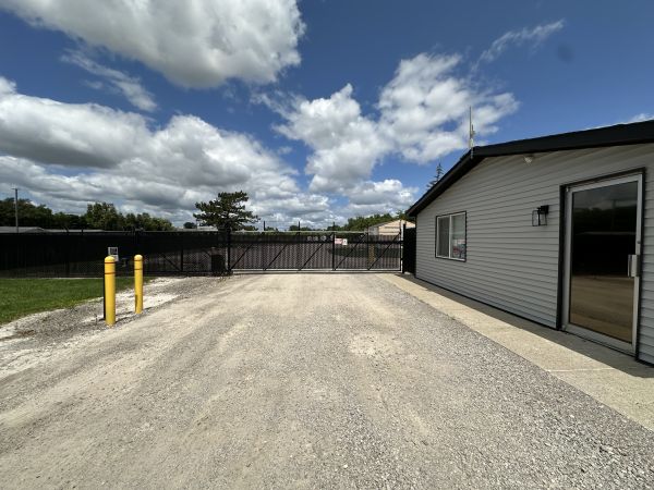 Homegrown Storage Burton - 2395 E Judd Rd