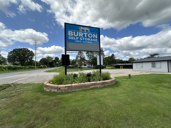 Homegrown Storage Burton - 2395 E Judd Rd