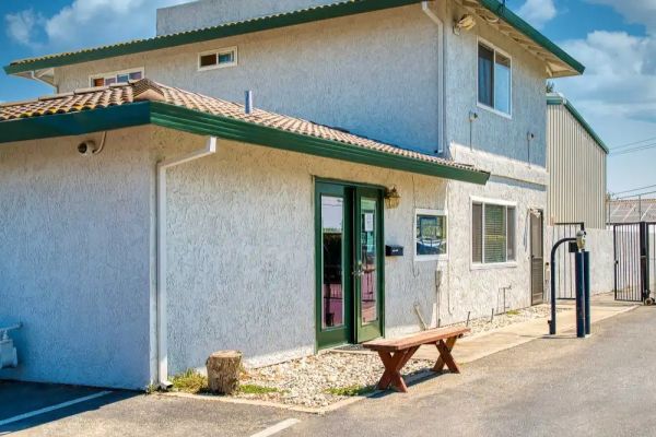 Purely Storage - Yuba City - 517 Garden Highway