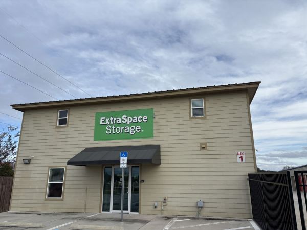 Extra Space Storage - 5100 - San Antonio - 27918 State Rd 52 - 27918 State Road 52