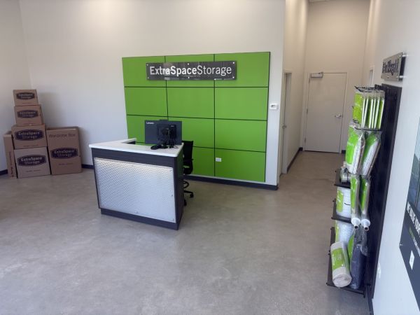 Extra Space Storage - 6548 - Chicago - N Besly Ct - 1834 North Besly Court