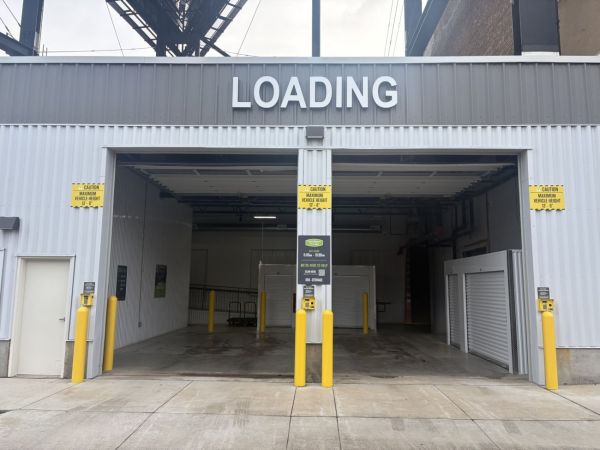 Extra Space Storage - 6548 - Chicago - N Besly Ct - 1834 North Besly Court