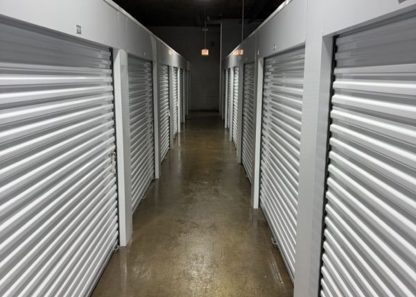 Extra Space Storage - 6548 - Chicago - N Besly Ct - 1834 North Besly Court