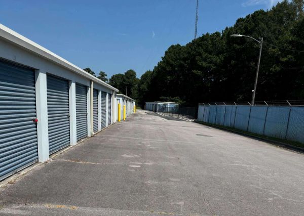 StorMark Self Storage - Jacksonville Midway Park - 549 Freedom Way
