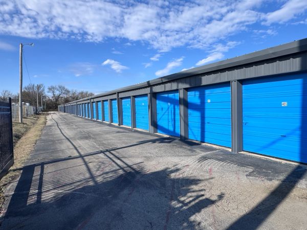 StorSuite Self Storage - 713 South Moretz Avenue