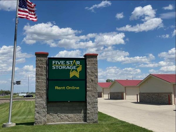 Five Star Storage - Five Star Storage - 15th Avenue - 2001 15th Avenue North