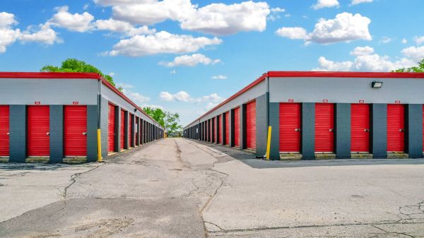10 Federal Storage - Grand Ave - 2001 Grand Ave