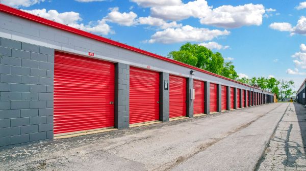10 Federal Storage - Grand Ave - 2001 Grand Ave
