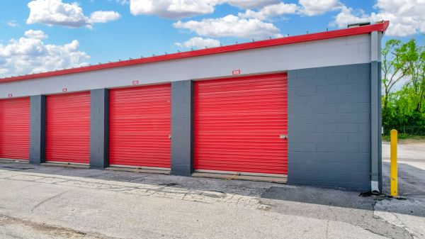 10 Federal Storage - Grand Ave - 2001 Grand Ave