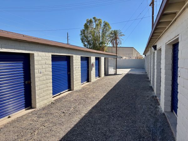 Brawley Self Storage - 897 K Street