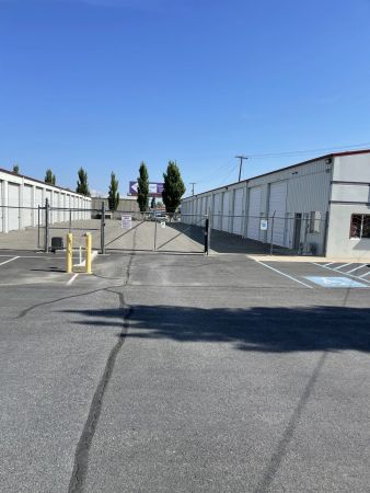 Green Street Maxi Storage - 3129 East Sharp Avenue