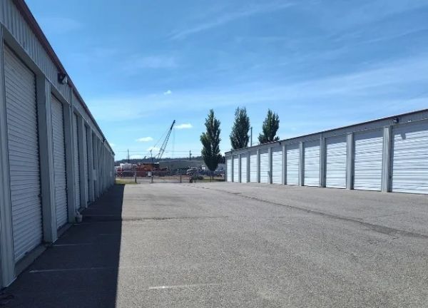 Green Street Maxi Storage - 3129 East Sharp Avenue