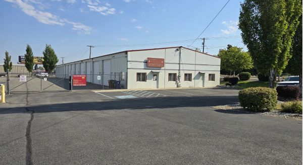 Green Street Maxi Storage - 3129 East Sharp Avenue