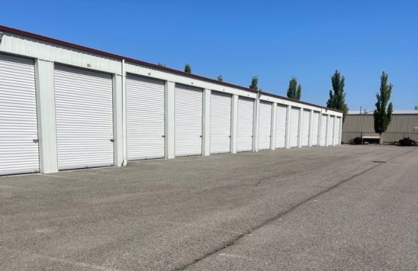Green Street Maxi Storage - 3129 East Sharp Avenue