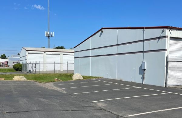 Green Street Maxi Storage - 3129 East Sharp Avenue