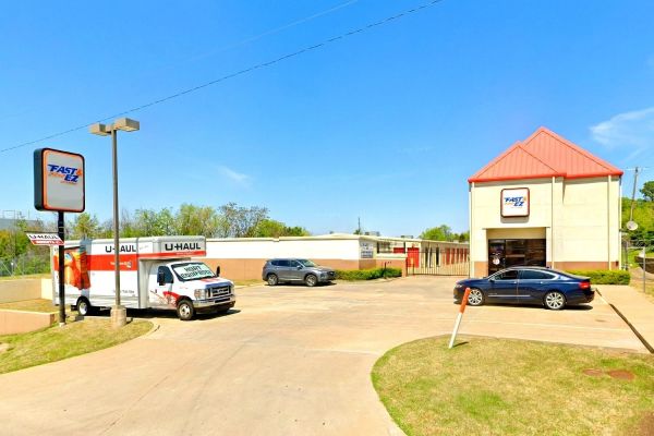 Fast & EZ - Tulsa - 7715 East Easton Street