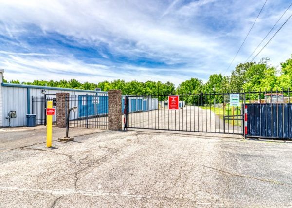 Devon Self Storage, LLC - Devon Self Storage - 9305 - Springfield TN - 3356 Highway 41 South
