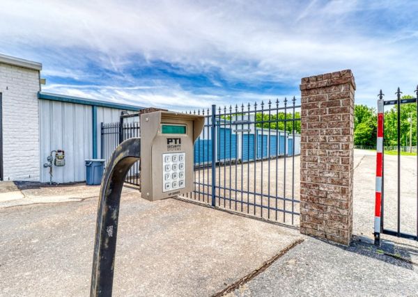 Devon Self Storage, LLC - Devon Self Storage - 9305 - Springfield TN - 3356 Highway 41 South