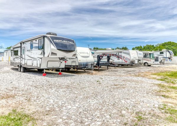 Devon Self Storage, LLC - Devon Self Storage - 9305 - Springfield TN - 3356 Highway 41 South