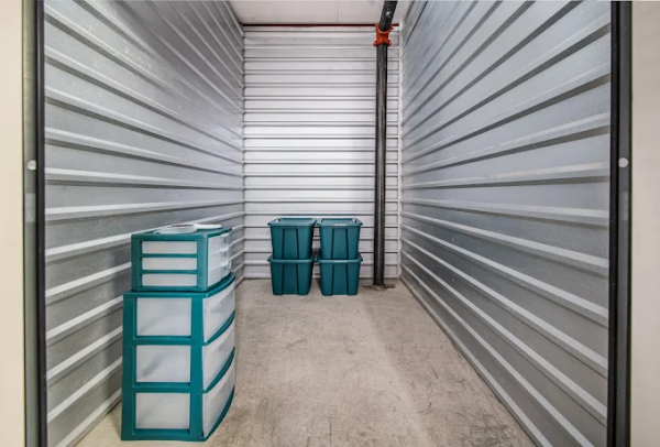 Addison Circle Storage - 15505 Lewis Place