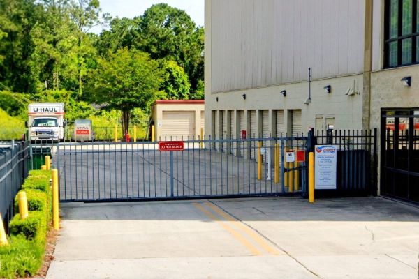 Bridgeview Self Storage Center - 474431 East State Road 200