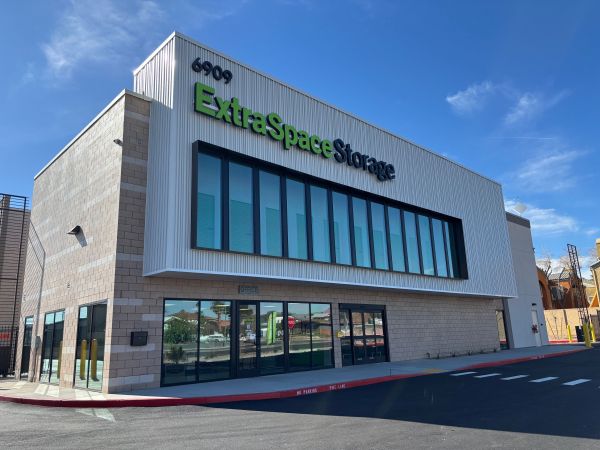 Extra Space Storage - 6964 - Las Vegas - 6909 W Charleston Blvd - 6909 West Charleston Boulevard