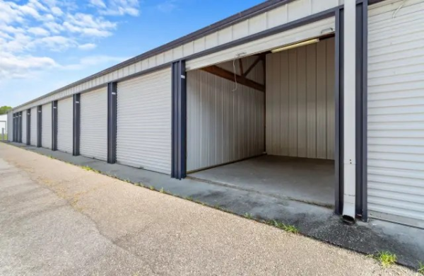 Storage King USA - 186 - South Live Oak Drive - 2728 South Live Oak Drive