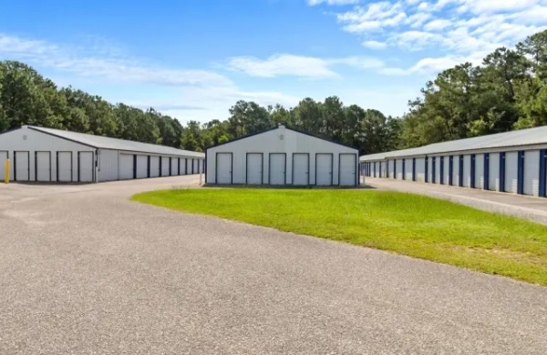Storage King USA - 186 - South Live Oak Drive - 2728 South Live Oak Drive