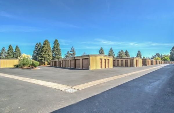 Redwood Self Storage - 425 Houser Street