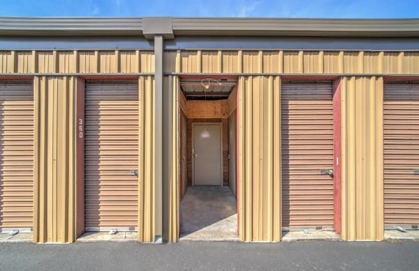 Redwood Self Storage - 425 Houser Street