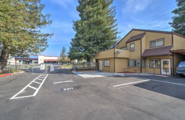 Redwood Self Storage - 425 Houser Street