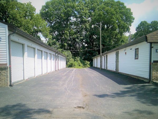 AAAA Self Storage - Salem / Self Service Only / Fully Automated Facility - 353 Apperson Drive