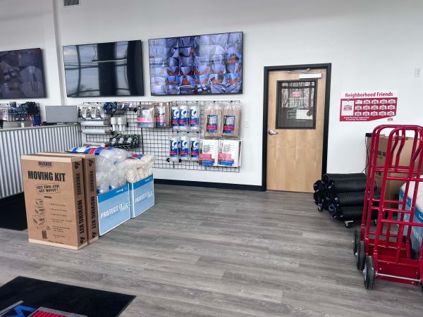 Canam Self Storage - 530 Wellington Avenue