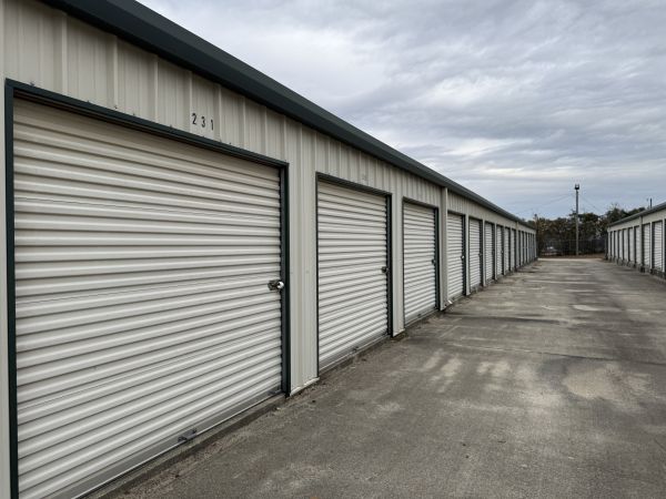 Ashburn Self Storage - Hill Ave - 231 Hill Avenue