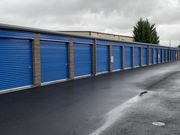 Shield Storage - 2601 Scott Avenue - 2601 West Scott Avenue