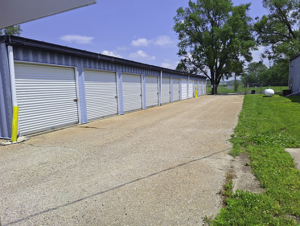 Topeka Self Storage - Grantville - 2720 Northeast Grantville Road