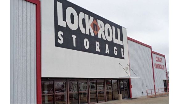 Lock N Roll Storage - 1501 Earl Rudder Freeway