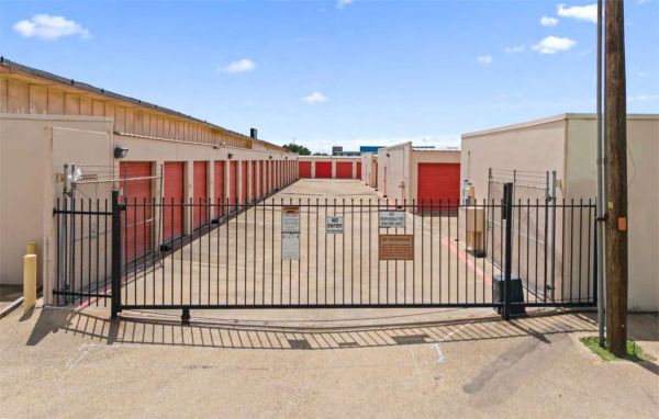 Dallas Secure Storage and Warehouse - 1920 North Interstate 35 East Road