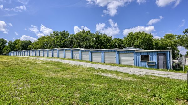 Colonial Storage - 556 South Colonial Drive