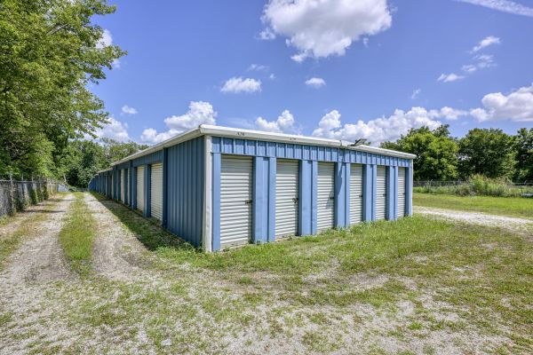 Colonial Storage - 556 South Colonial Drive